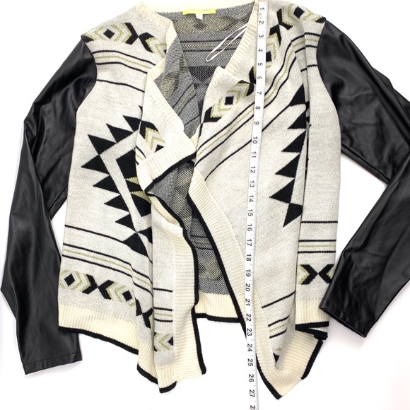 Gianni Bini Tribal Aztec Print Cardigan size small - Picture 7 of 8